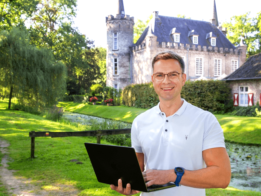 Stijn Metz at work at Henkenshage Castle in Sint-Oedenrode